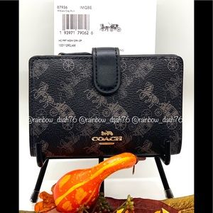 Coach Med. Corner Zip Wallet Horse &Carriage Print